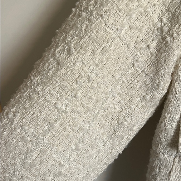 Elegant White Tweed Jacket - Picture 4 of 5